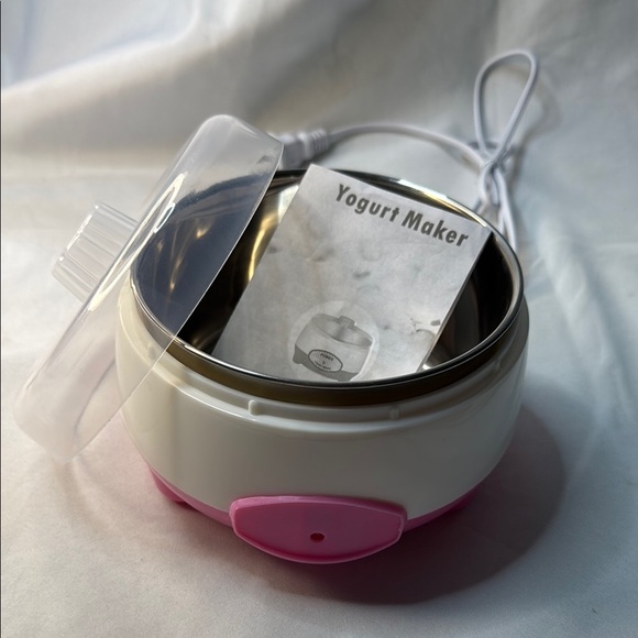 White and Pink Yogurt Maker with lid and instruction manual - Picture 1 of 9
